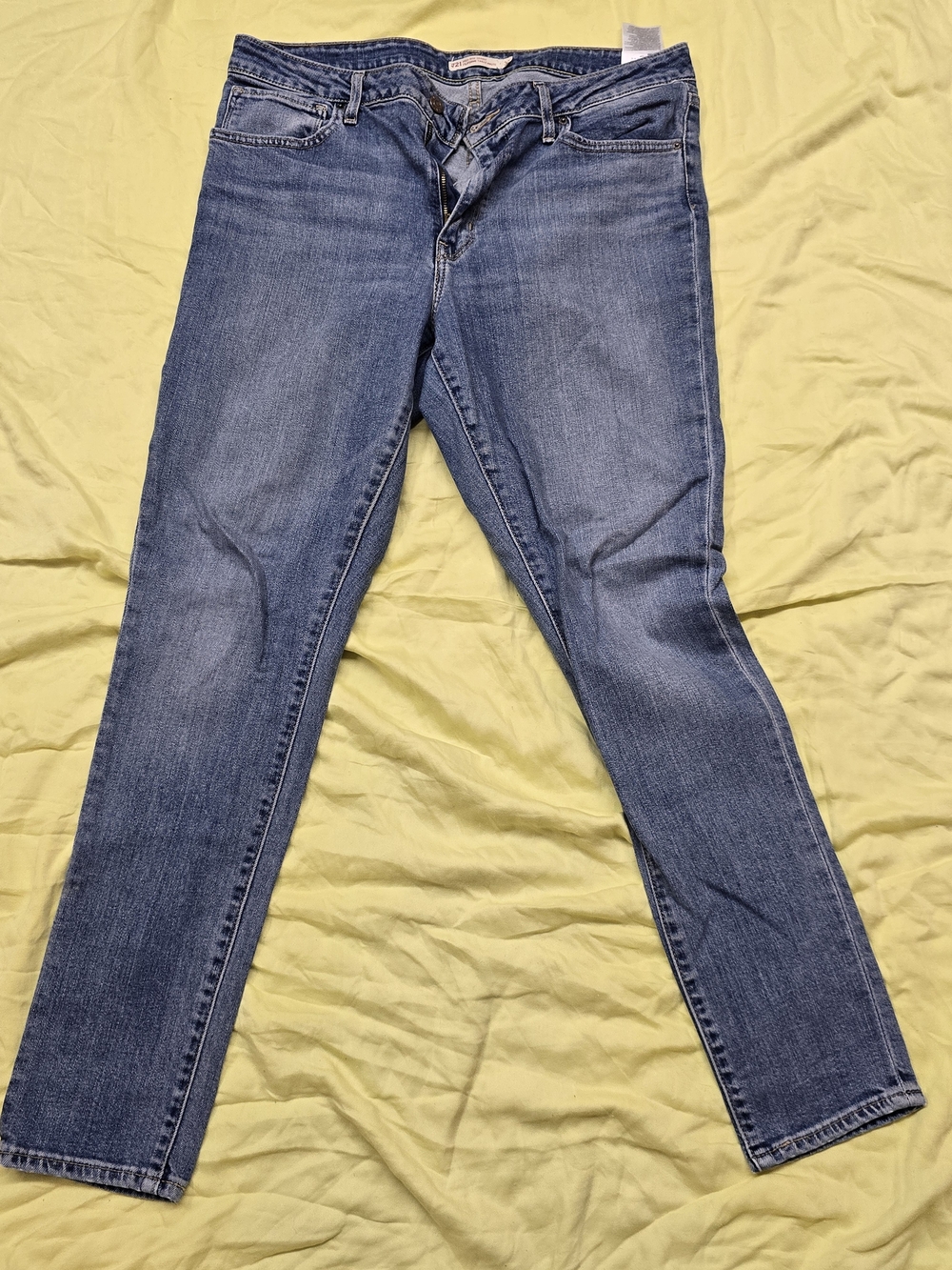 Levi's 721 Women's Skinny Mid-Blue Stretch Jeans